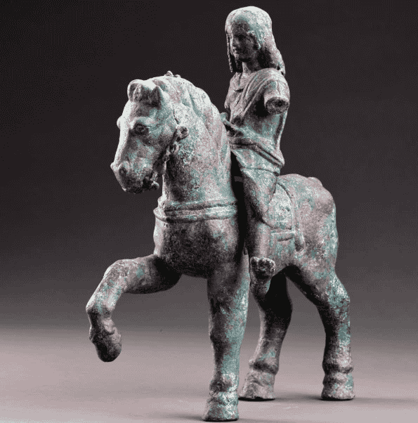 تمثال آدمي وحيواني
